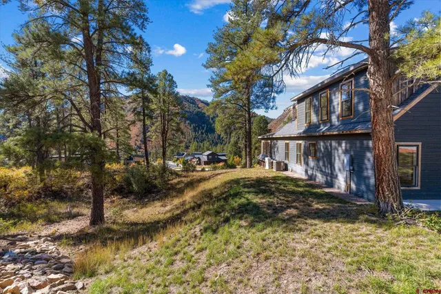 a view of a yard in front of house