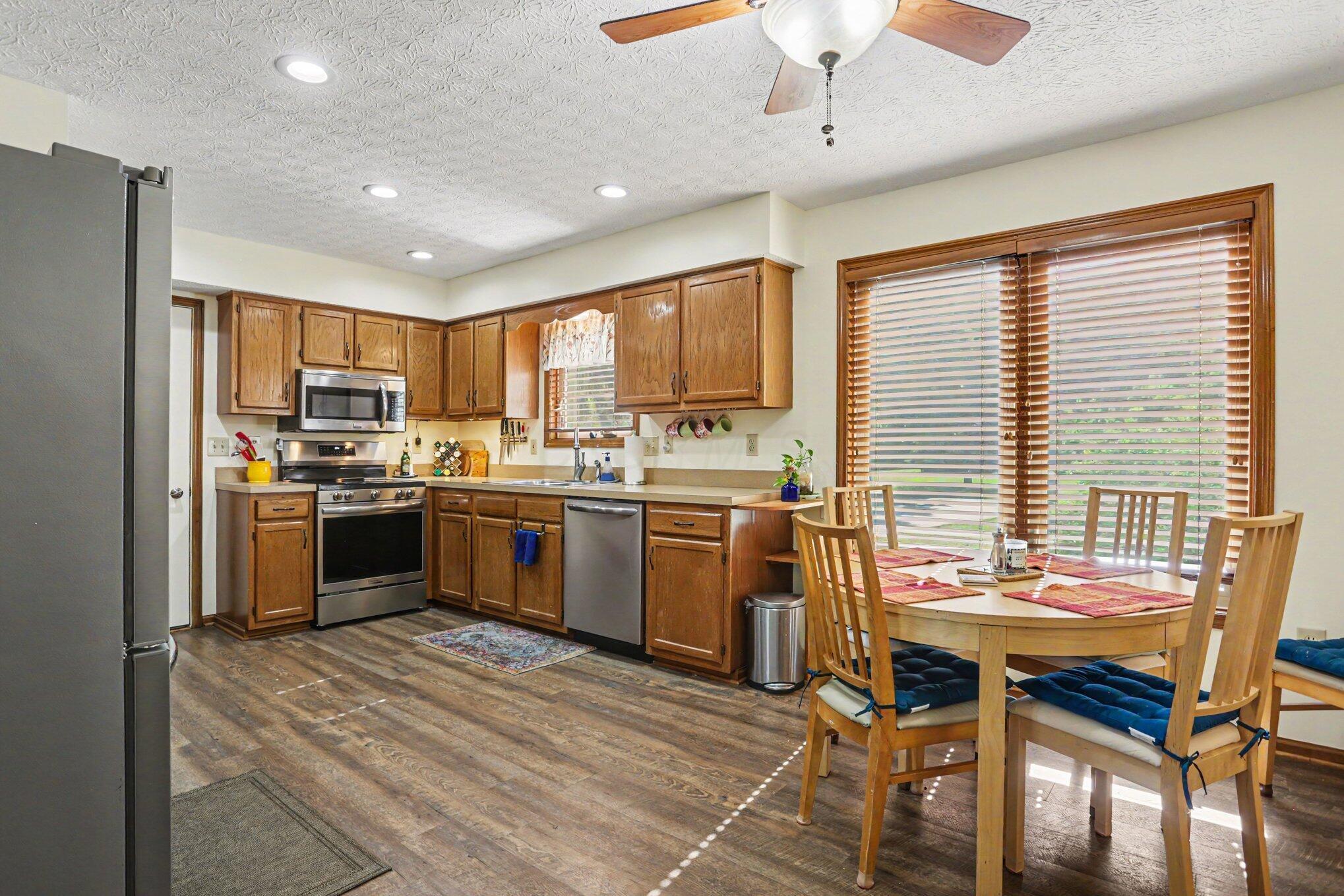 530 Long Road Pickerington, OH 43147 - Photo 11 of 46 Kitchen