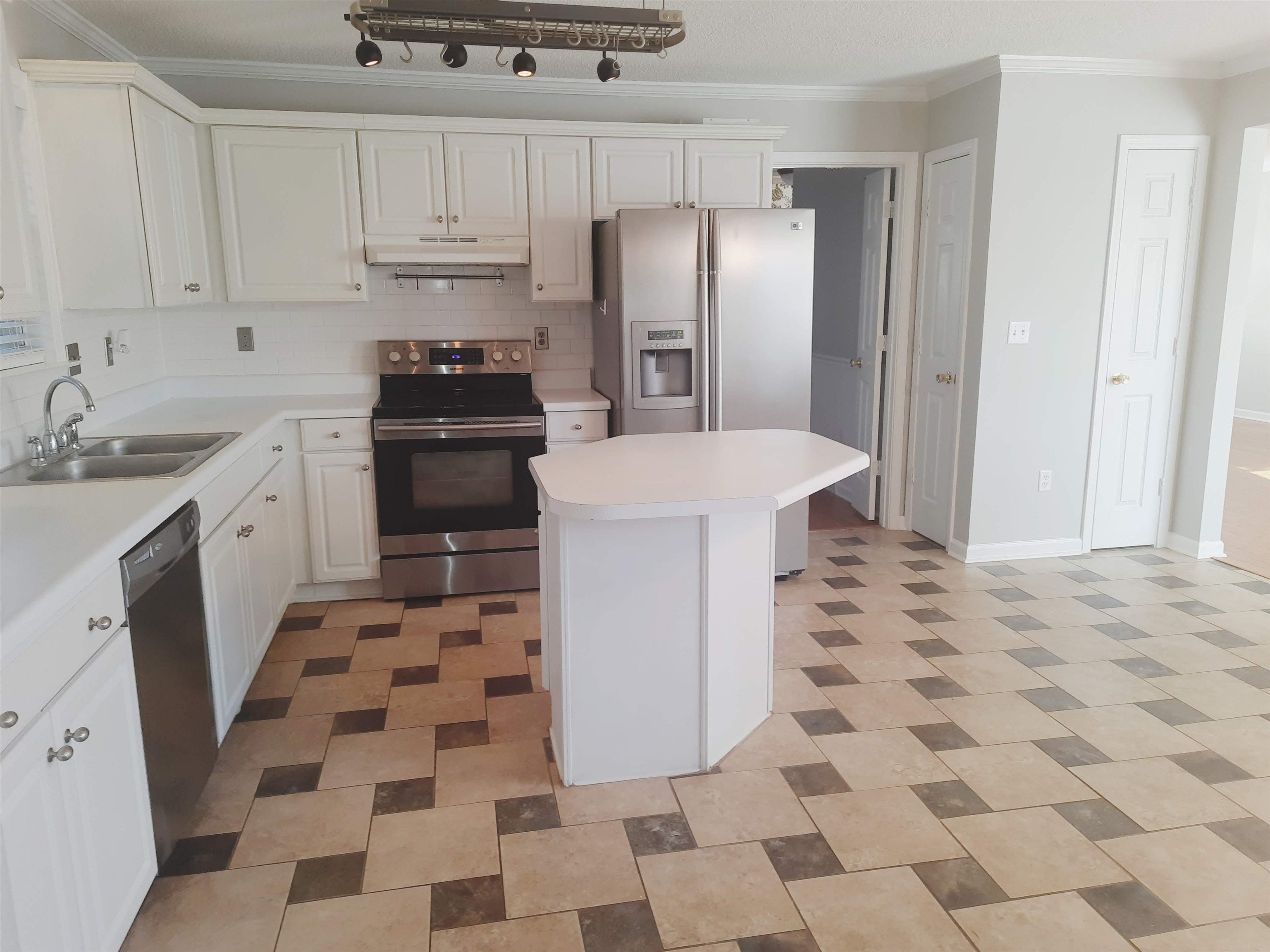746 North Ericson Road Memphis, TN 38018 - Photo 5 of 17 Large kitchen includes eat-in dining, stainless steel appliances, and white cabinetry.