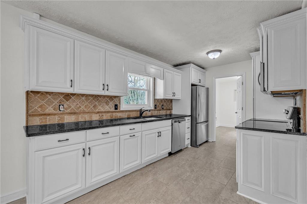 318 Tyrone Road Fayetteville, GA 30214 - Photo 13 of 49