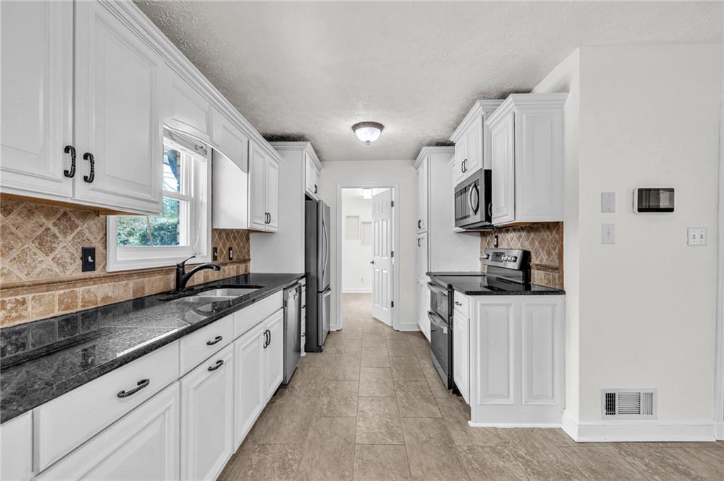 318 Tyrone Road Fayetteville, GA 30214 - Photo 14 of 49