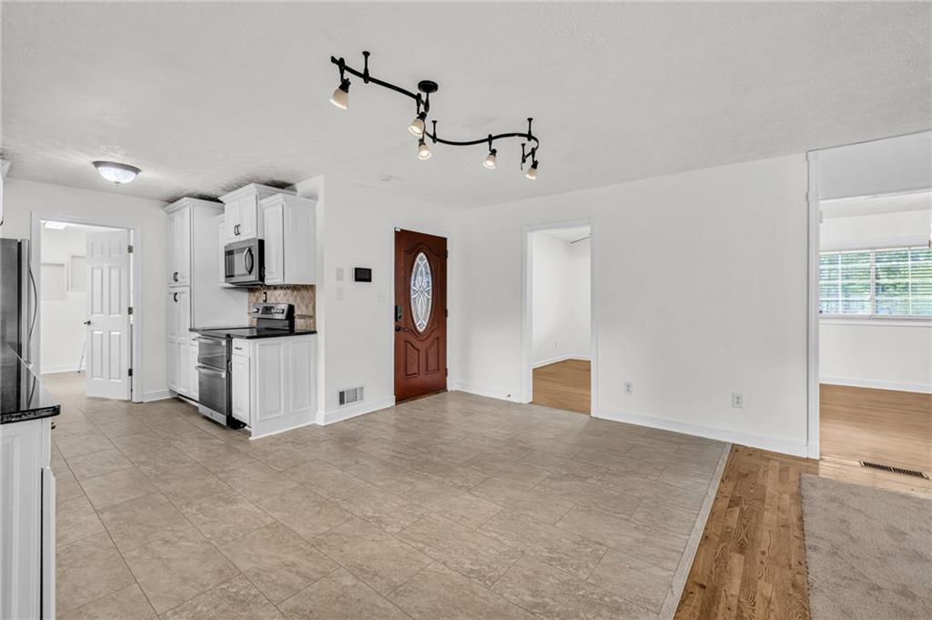 318 Tyrone Road Fayetteville, GA 30214 - Photo 10 of 49