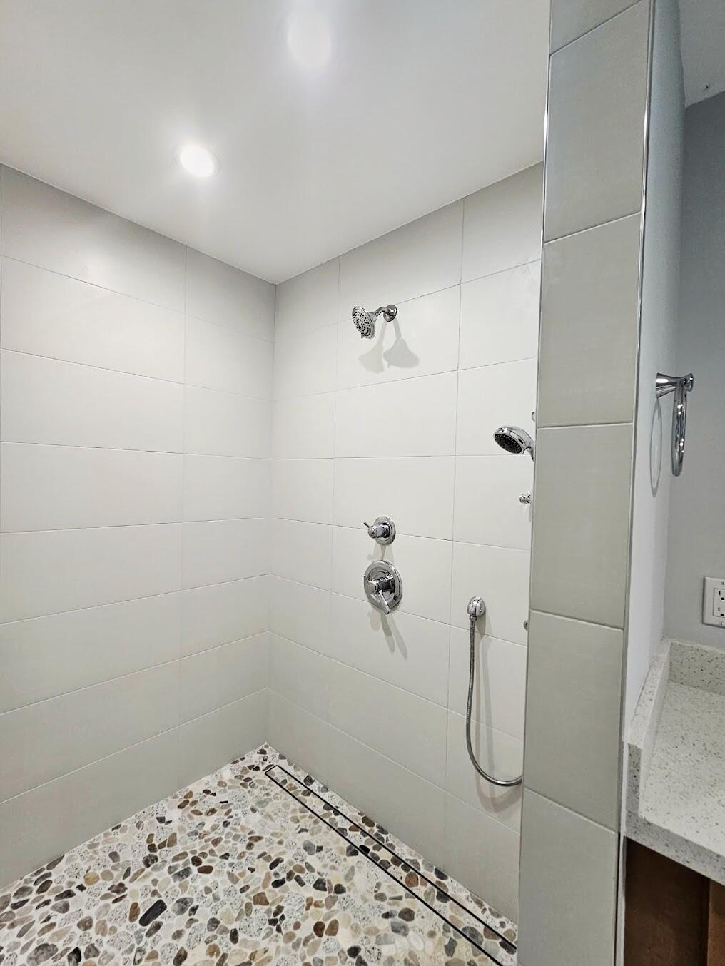 41 Sunset Road Key Largo, FL 33037 - Photo 32 of 61 Primary Shower