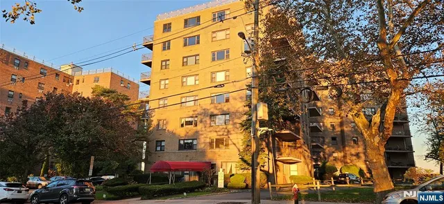 $369,800 | 8800 Boulevard East, Unit 4B, North Bergen, NJ 07047