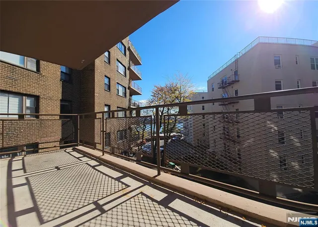 $369,800 | 8800 Boulevard East, Unit 4B, North Bergen, NJ 07047