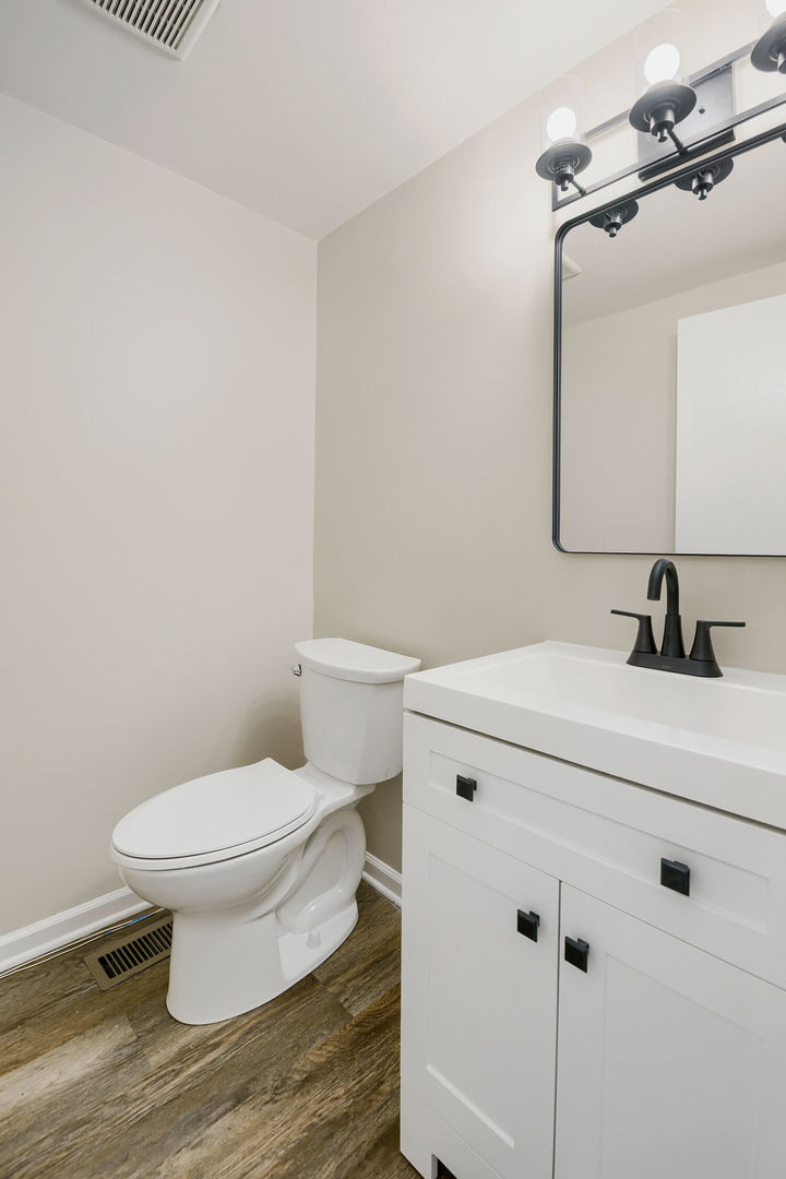 141 Timberlane Road Matteson, IL 60443 - Photo 23 of 27 a bathroom with a toilet and a sink