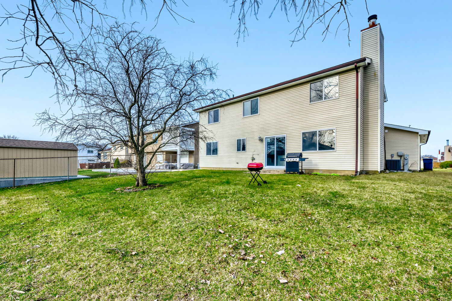 141 Timberlane Road Matteson, IL 60443 - Photo 27 of 27 a backyard of a house with table and chairs