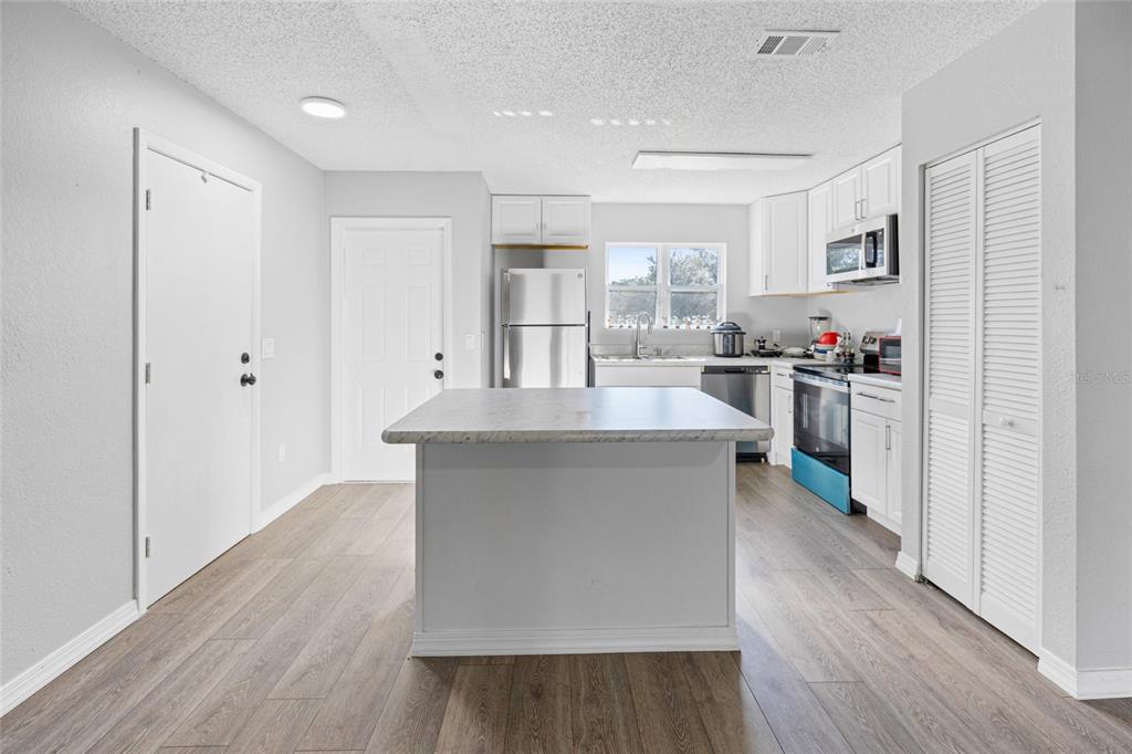2 Oak Court Pass Ocala, FL 34472 - Photo 7 of 28 a living room with stainless steel appliances kitchen island wooden floor and view living room