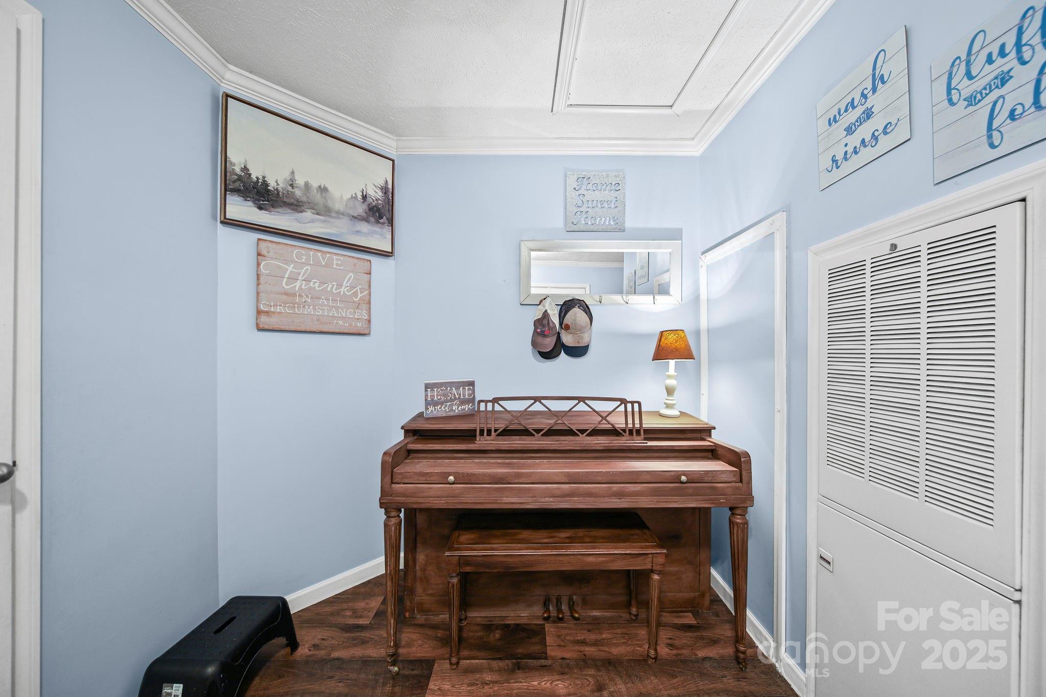 30291 C Red Hill Road Albemarle, NC 28001 - Photo 28 of 45 a room with furniture and a window