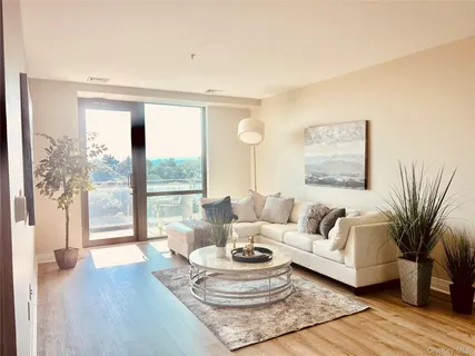 $670,000 | 701 Ridge Hill Boulevard, Unit 5B, Yonkers, NY 10710