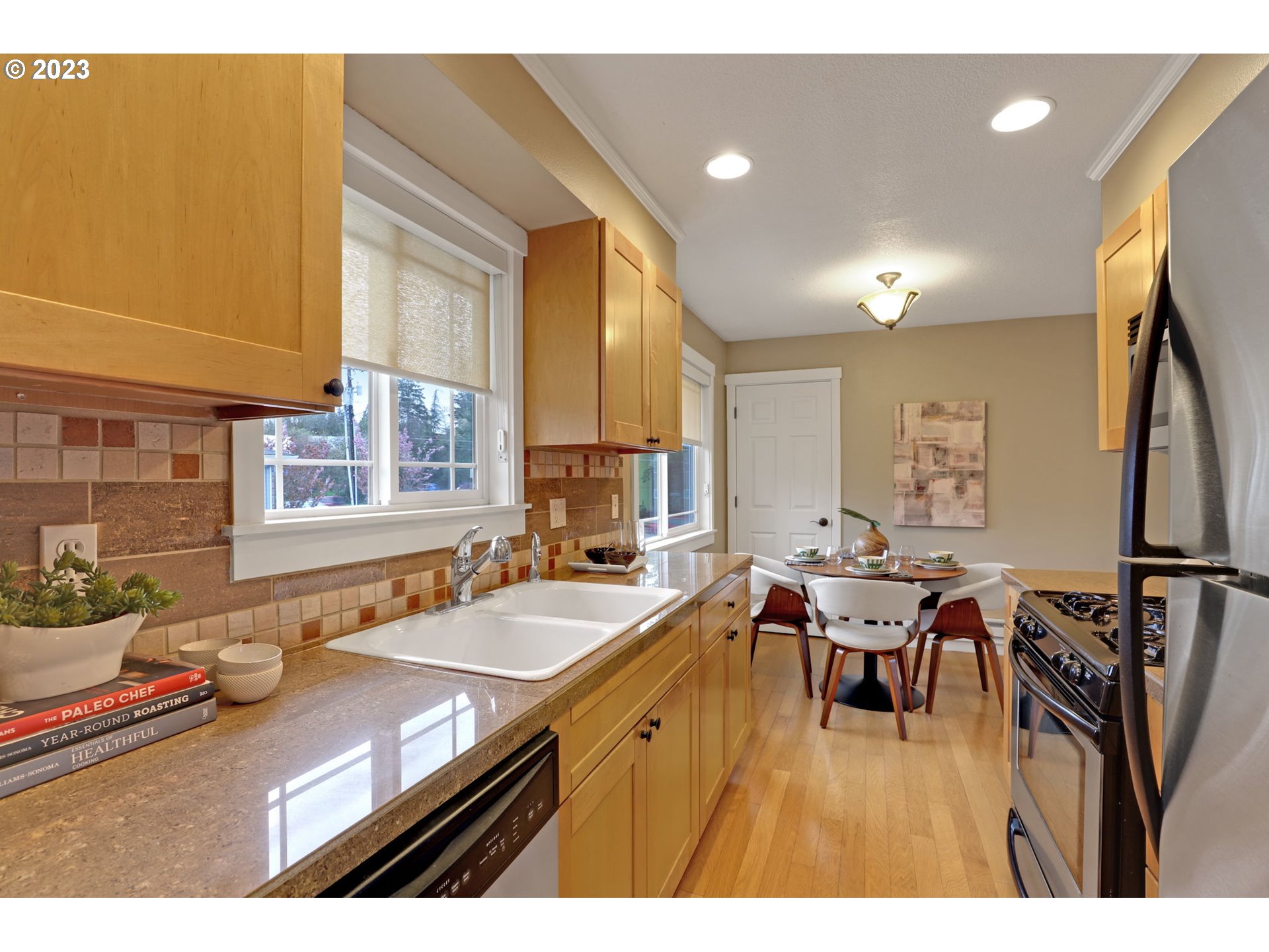 3925 Southwest Multnomah Boulevard, Unit 202 Portland, OR 97219 - Photo 9 of 19 Kitchen