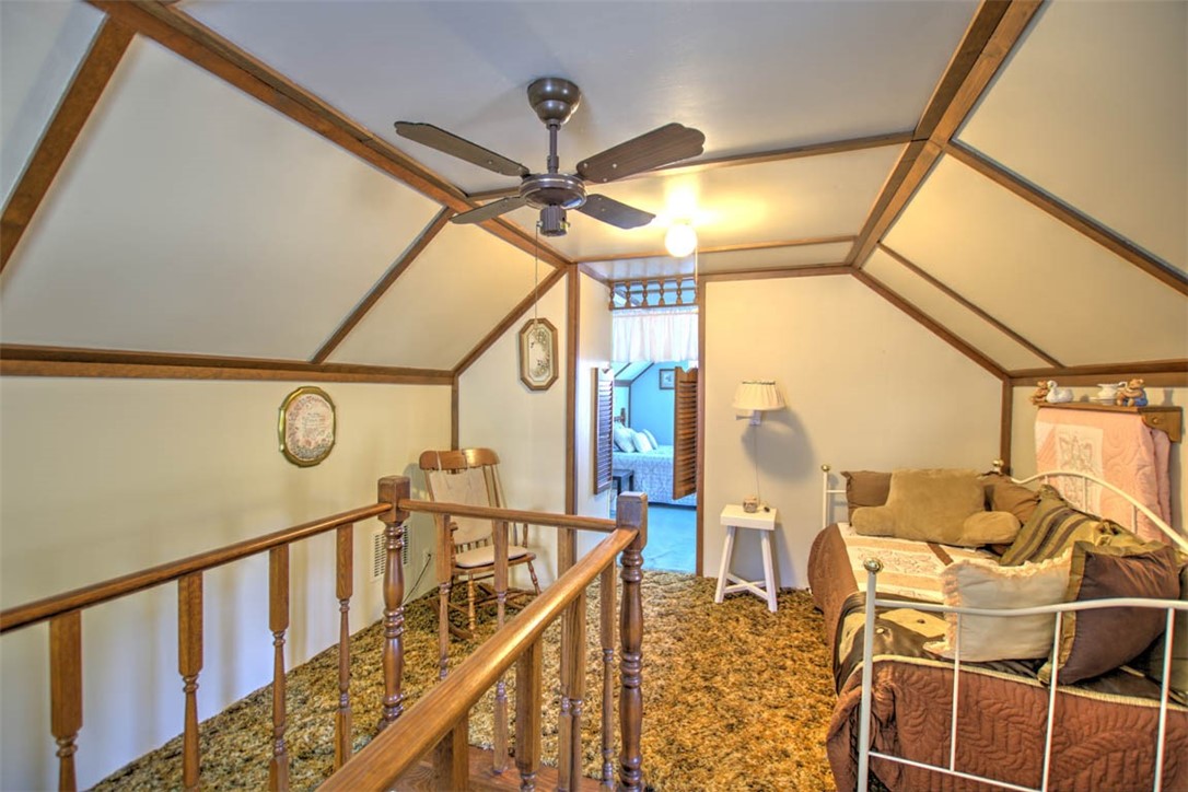 1677 West Sunset Avenue Decatur, IL 62522 - Photo 22 of 32 a view of entryway with a table and chairs