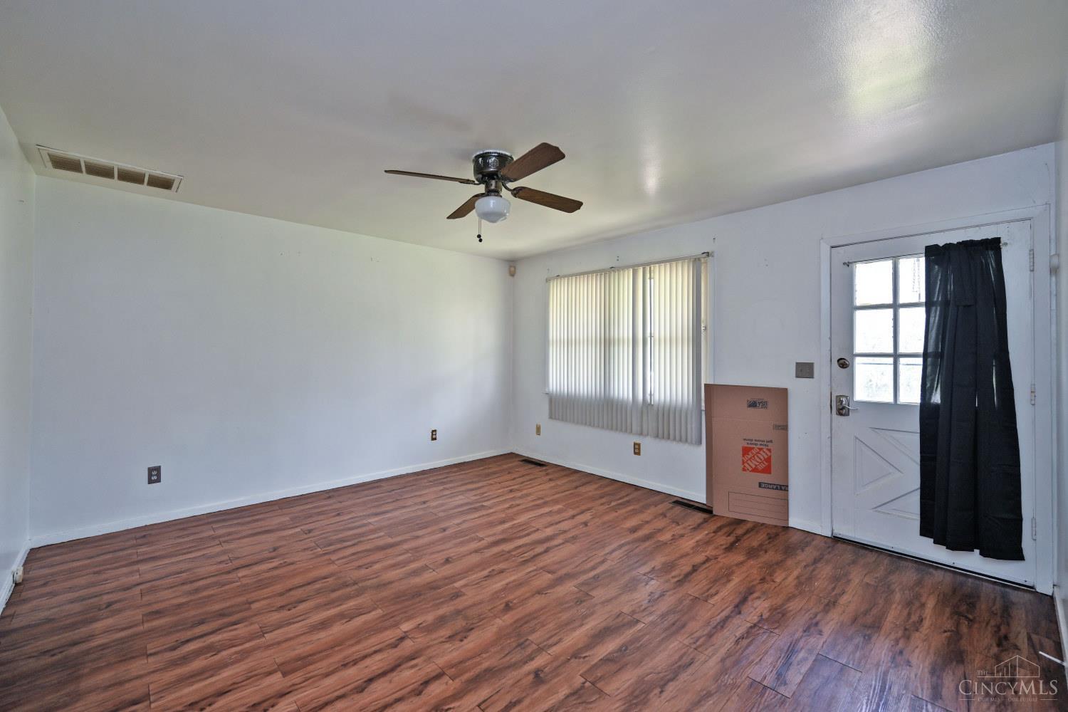 821 West Galbraith Road Cincinnati, OH 45231 - Photo 5 of 30