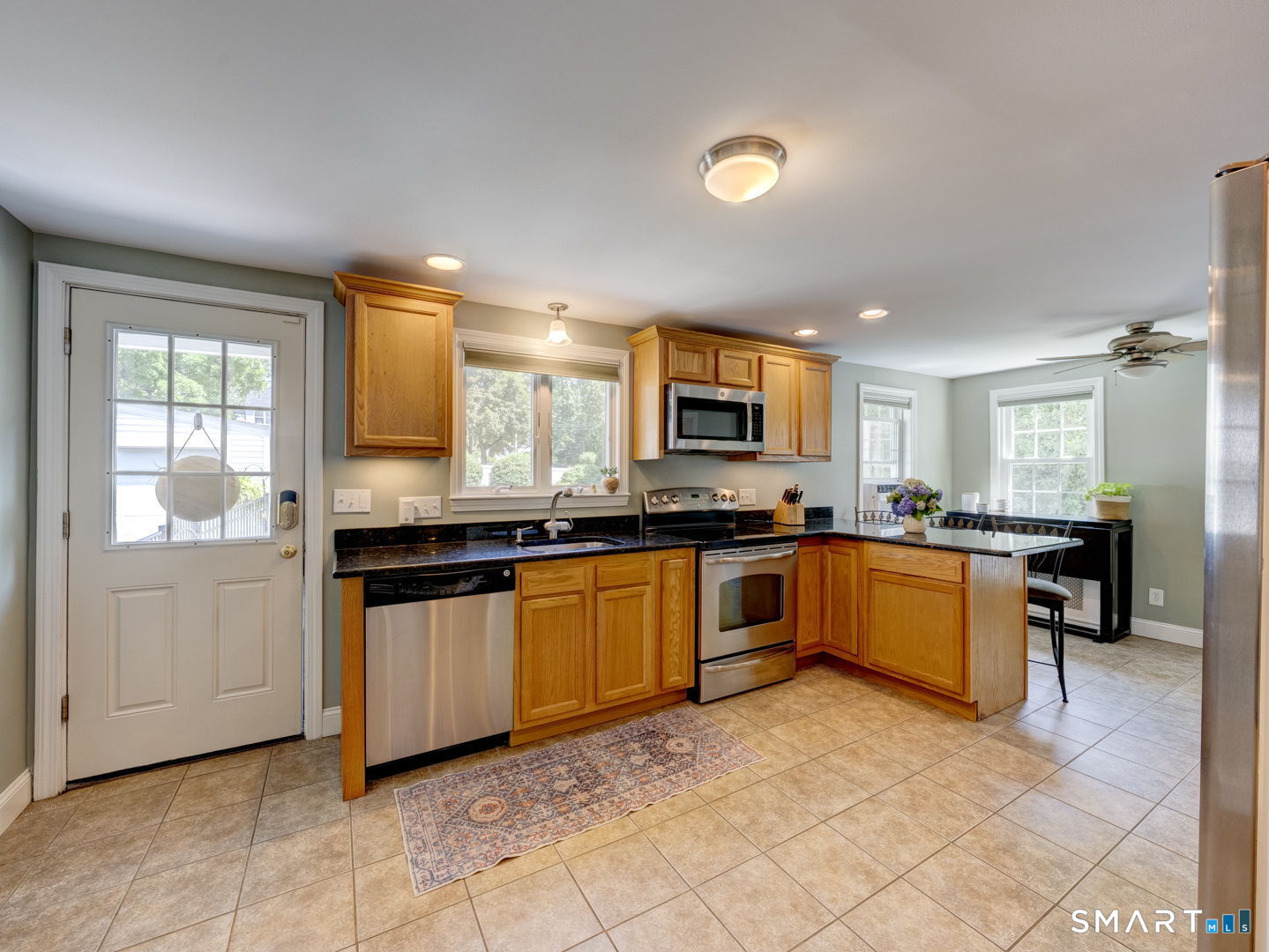 137 Green Road Manchester, CT 06042 - Photo 8 of 37
