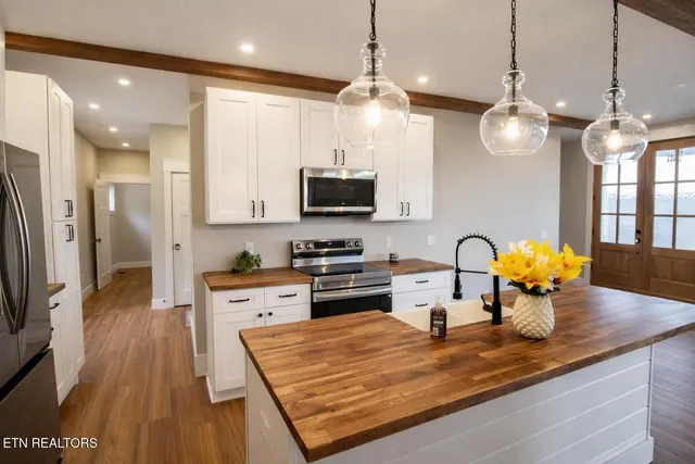 $579,000 | 130 Middle Glen Road, Maynardville, TN 37807