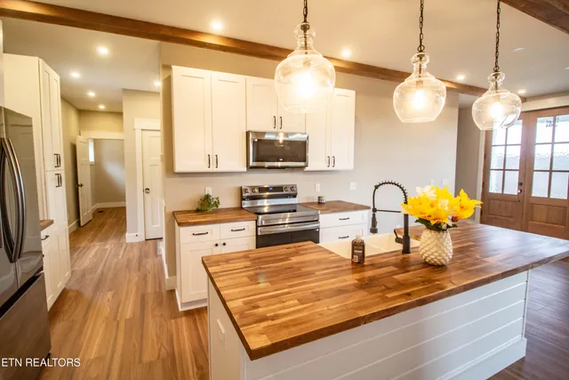 $579,000 | 130 Middle Glen Road, Maynardville, TN 37807