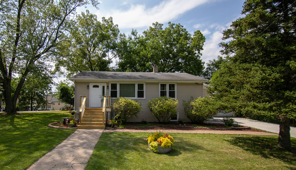 208 Violet Avenue Fox River Grove, IL 60021 - Photo 1 of 17