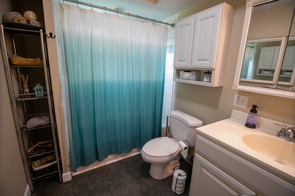 208 Violet Avenue Fox River Grove, IL 60021 - Photo 11 of 17