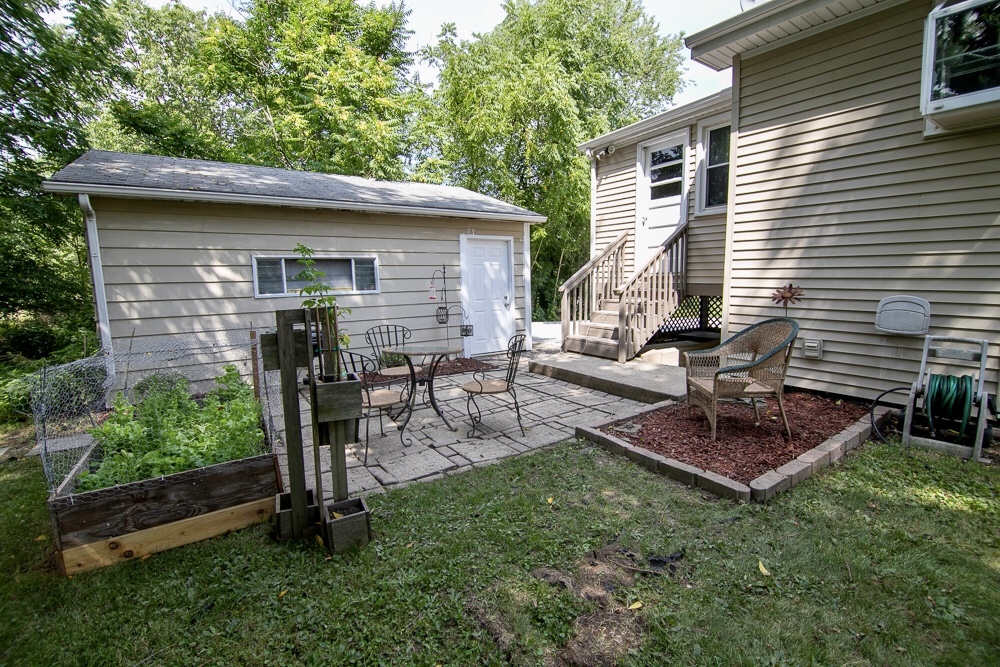 208 Violet Avenue Fox River Grove, IL 60021 - Photo 12 of 17