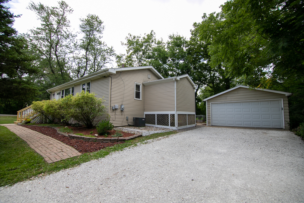 208 Violet Avenue Fox River Grove, IL 60021 - Photo 13 of 17