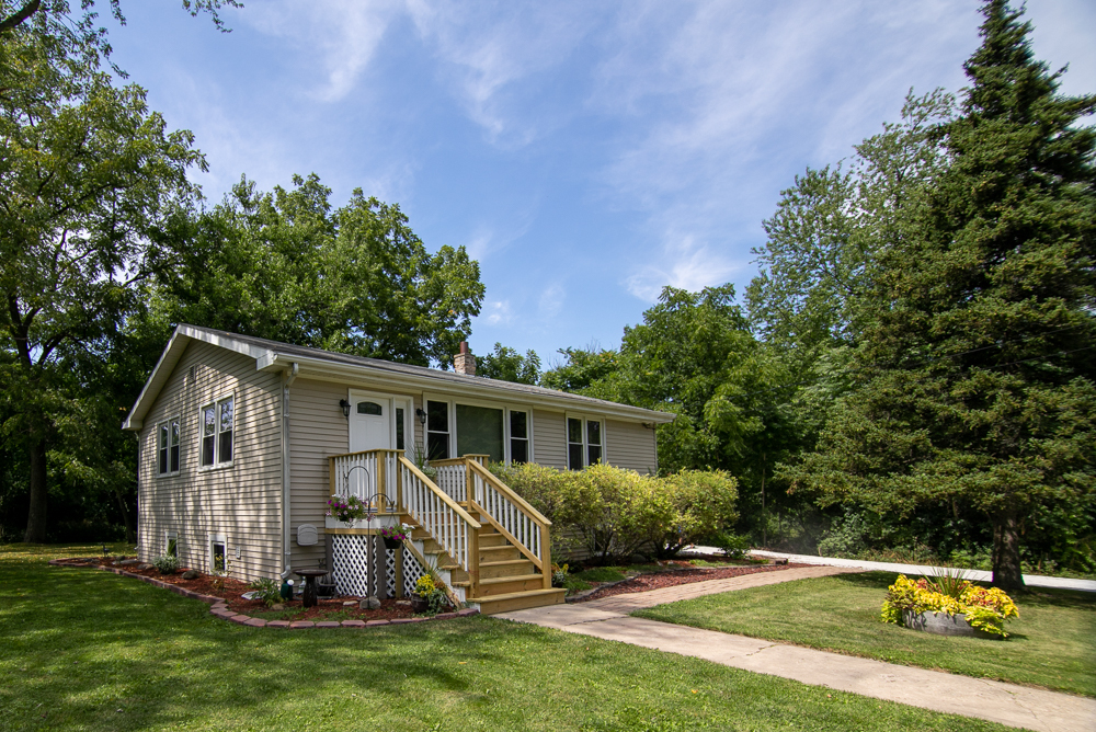 208 Violet Avenue Fox River Grove, IL 60021 - Photo 3 of 17