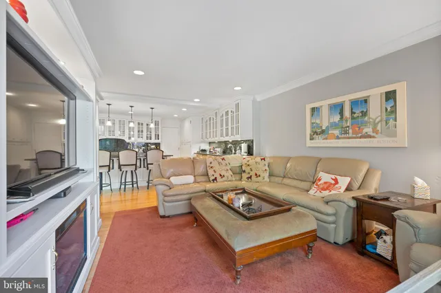 $930,000 | 20 Old Boxwood Lane, Lutherville-Timonium, MD 21093