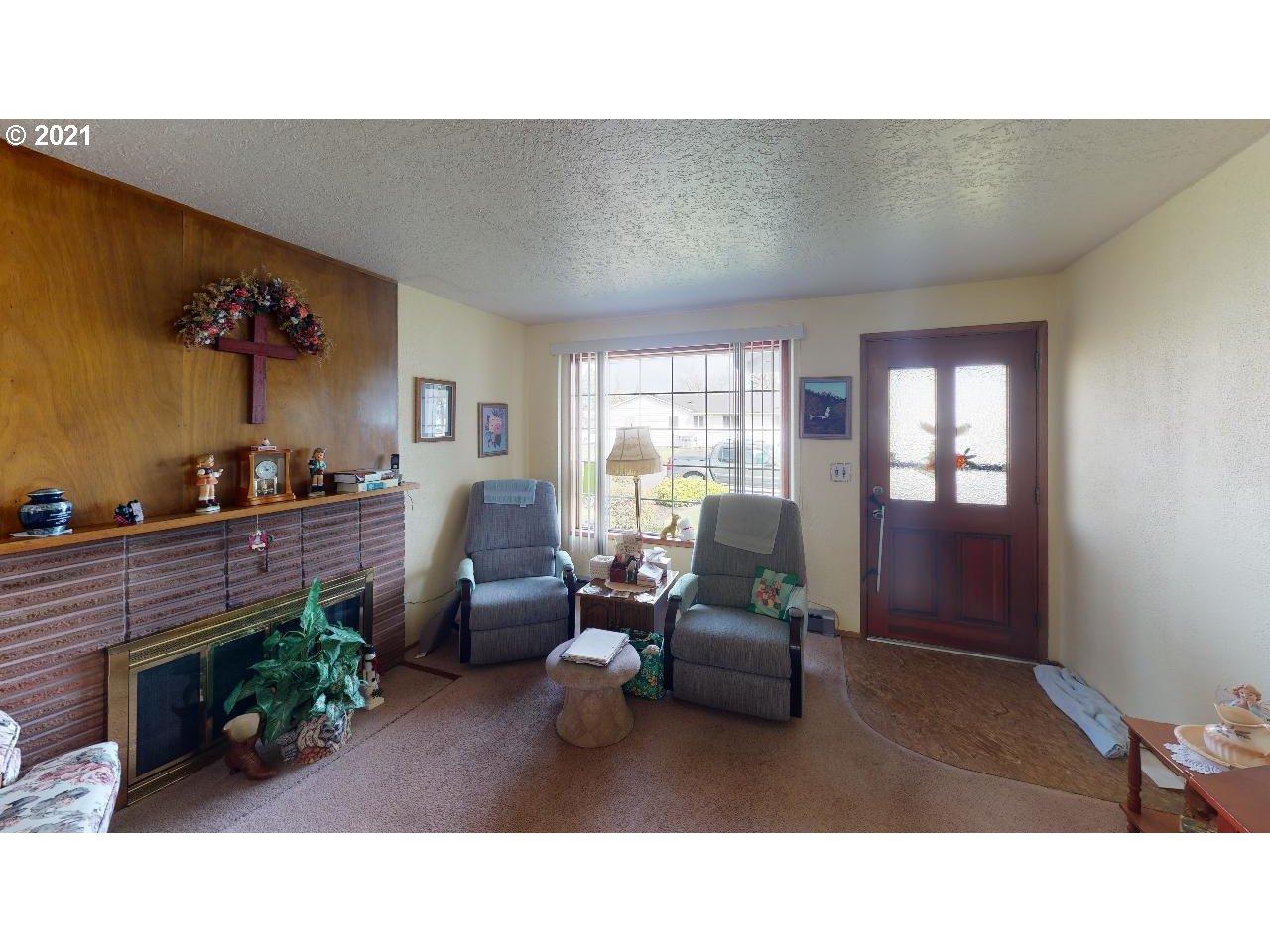 1388 Rainier Road Woodburn, OR 97071 - Photo 2 of 21