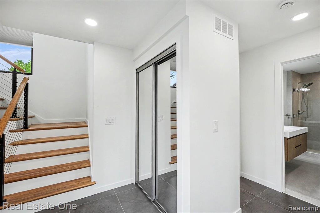 6480 John R Road Troy, MI 48085 - Photo 6 of 32