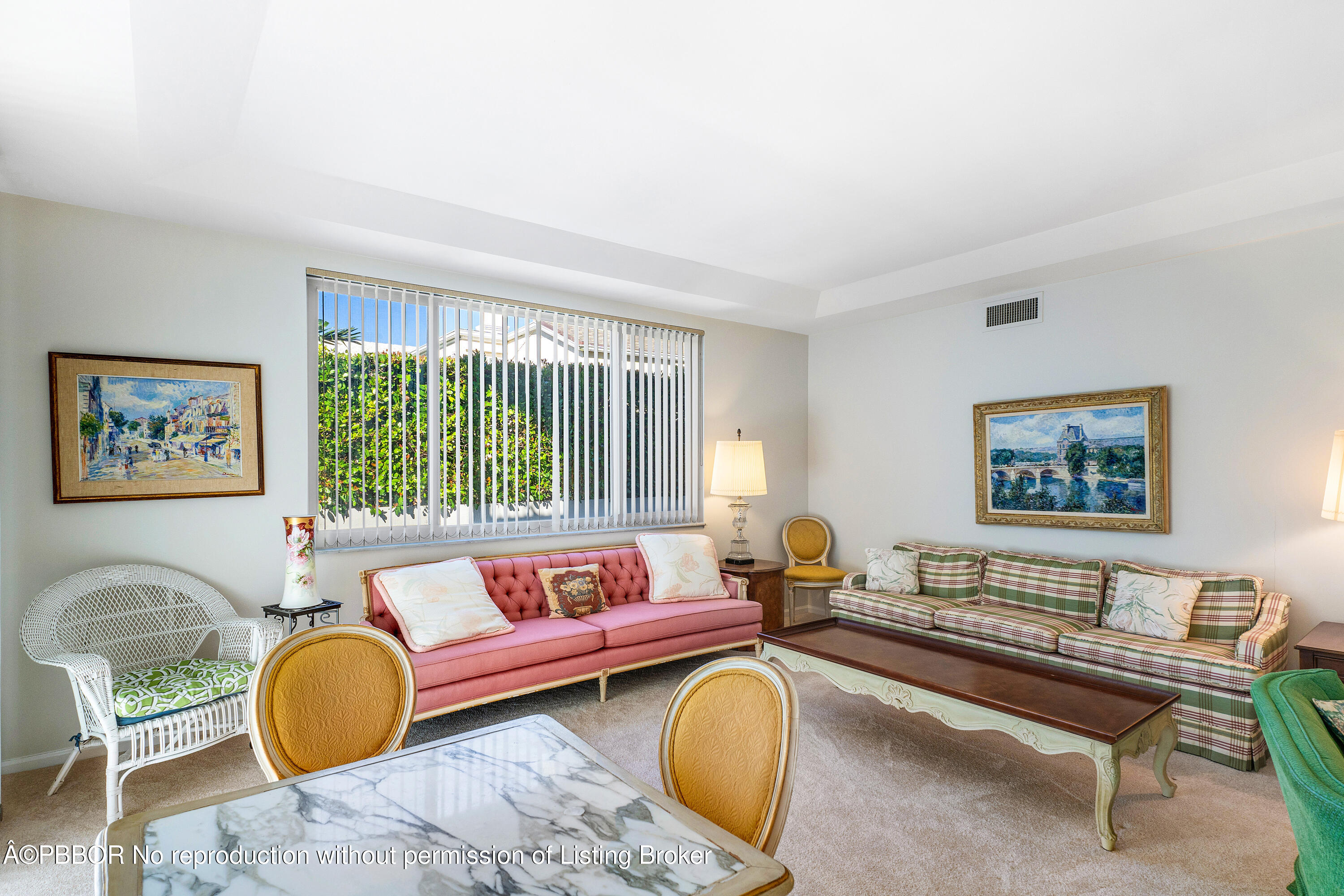 145 Peruvian Avenue, Unit 101 Palm Beach, FL 33480 - Photo 3 of 14 Living Room