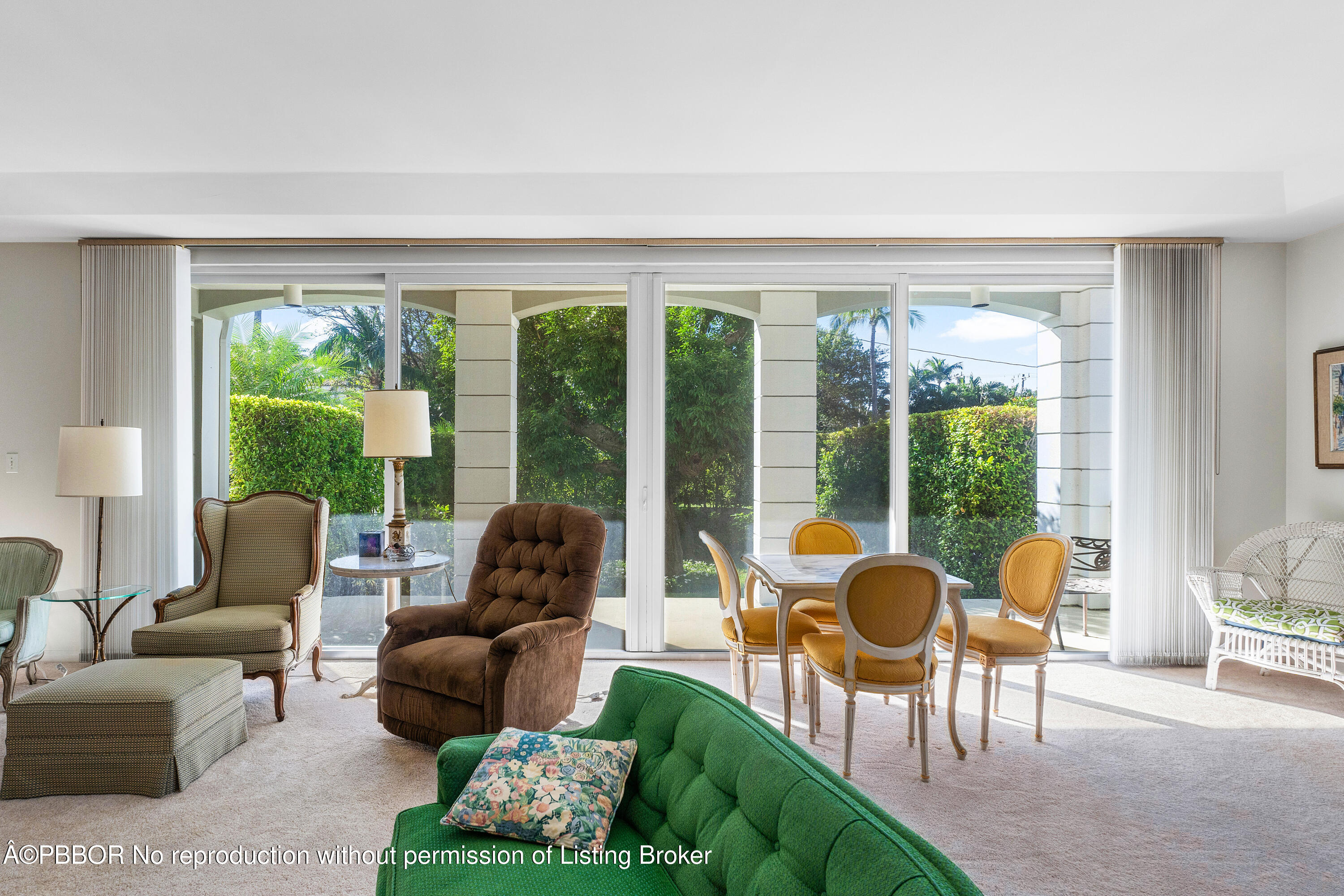 145 Peruvian Avenue, Unit 101 Palm Beach, FL 33480 - Photo 5 of 14 Living Room