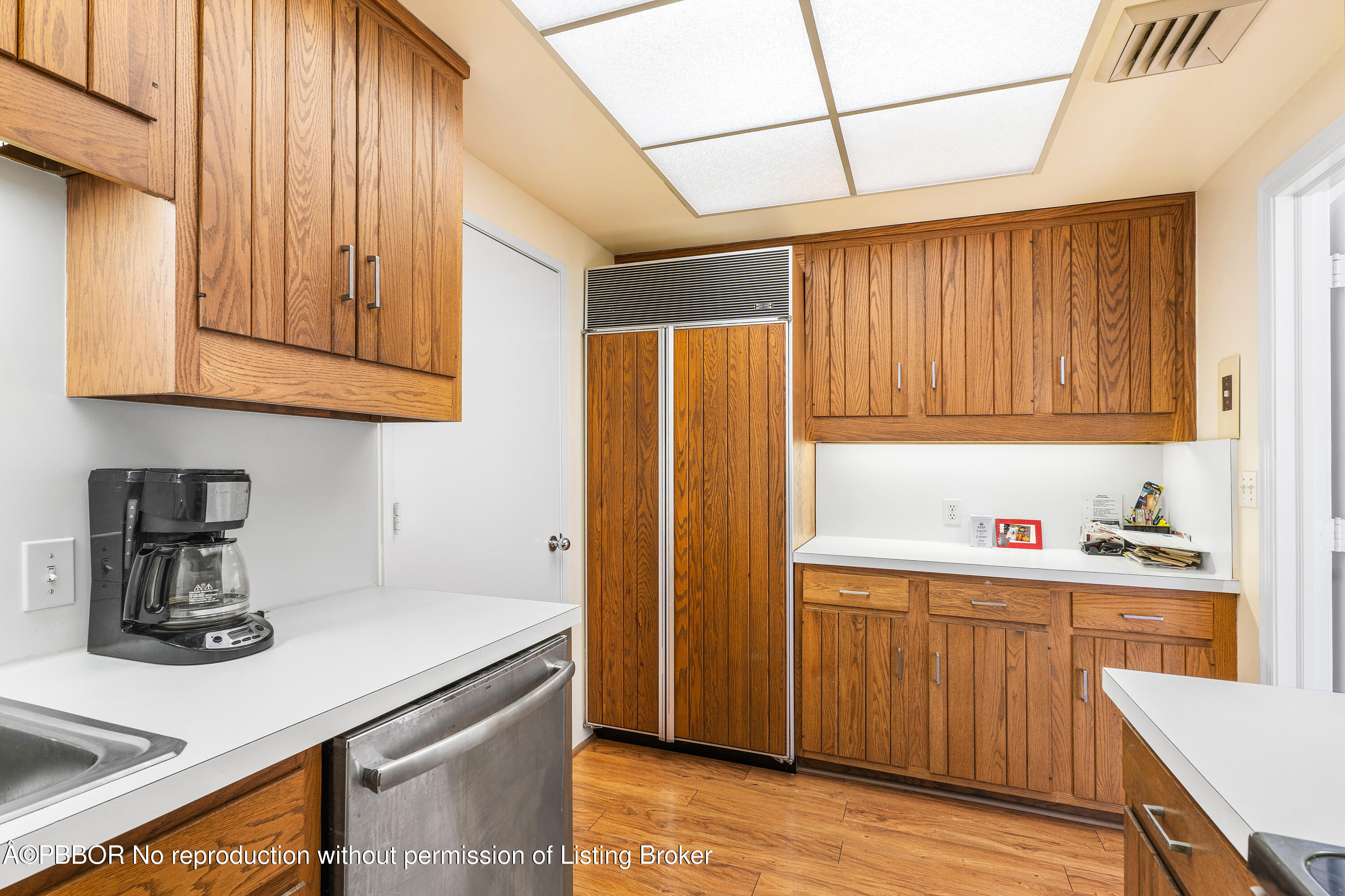 145 Peruvian Avenue, Unit 101 Palm Beach, FL 33480 - Photo 6 of 14 kitchen