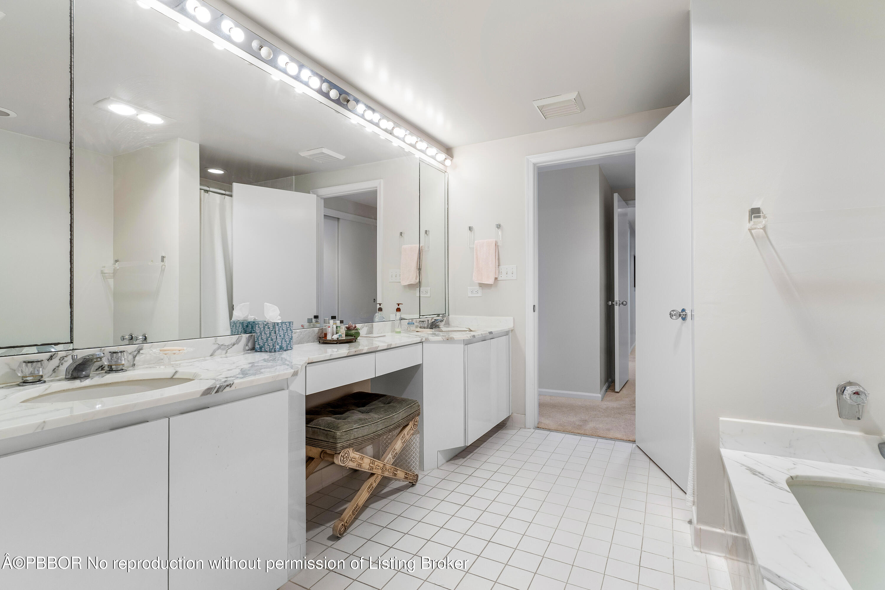 145 Peruvian Avenue, Unit 101 Palm Beach, FL 33480 - Photo 10 of 14 Master Bathroom