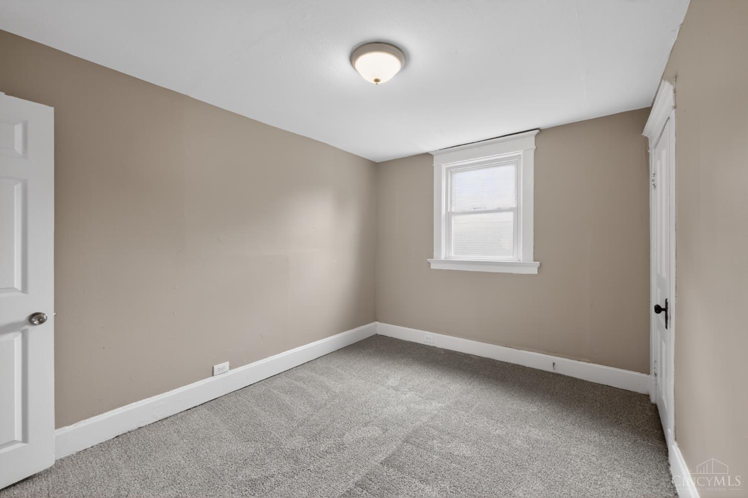 4938 Plainville Road Cincinnati, OH 45227 - Photo 8 of 34