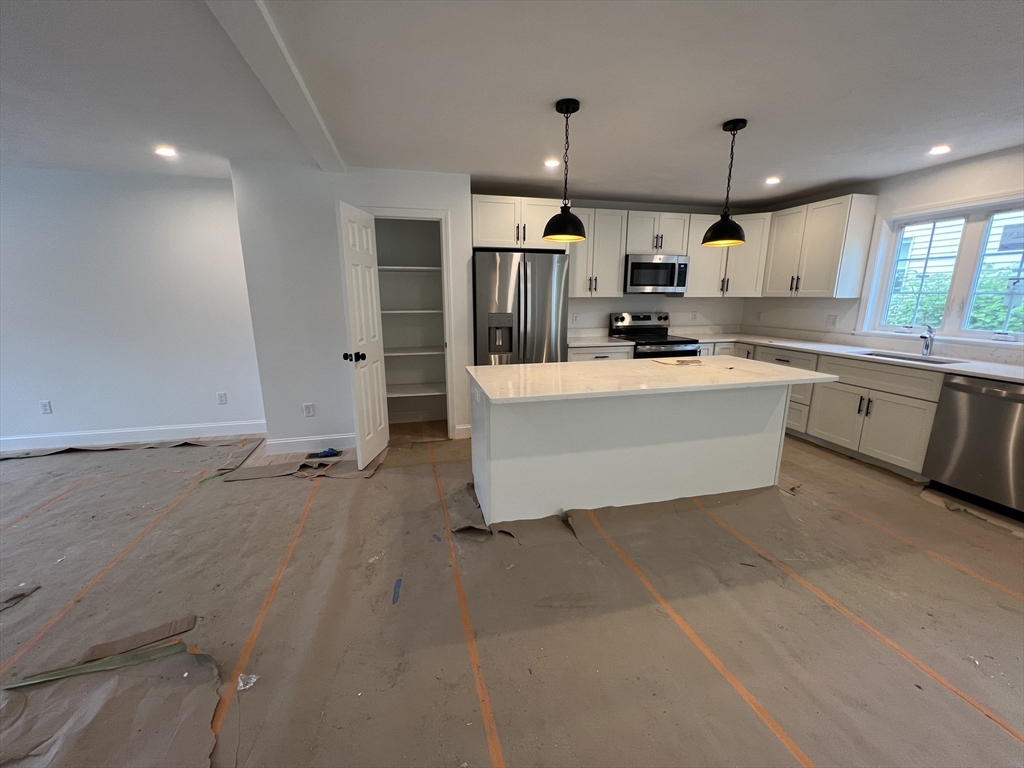 39 Lincoln Street, Unit B Webster, MA 01570 - Photo 2 of 20