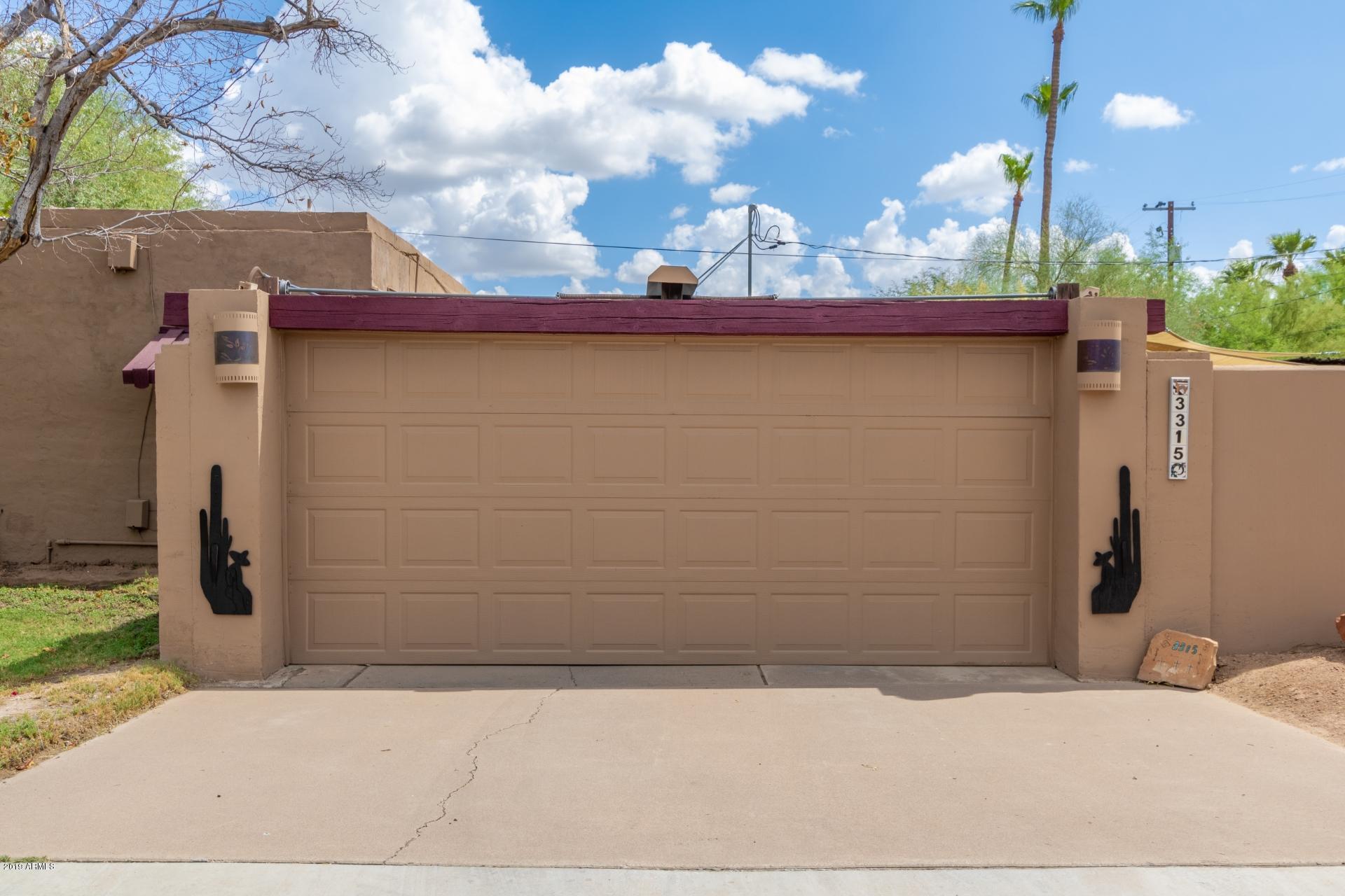 3315 North Randolph Road Phoenix, AZ 85014 - Photo 4 of 27 Yes! An automatic garage door!!