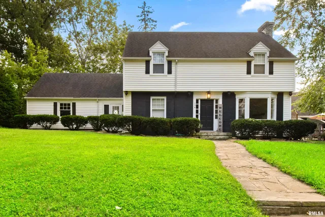 $185,000 | 136 East Oak Park Drive, Peoria, IL 61614