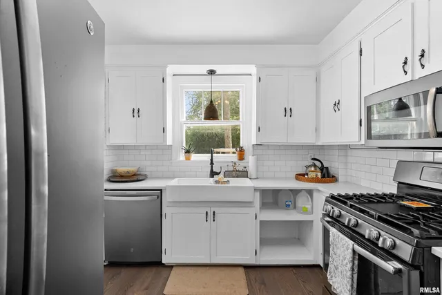 $185,000 | 136 East Oak Park Drive, Peoria, IL 61614