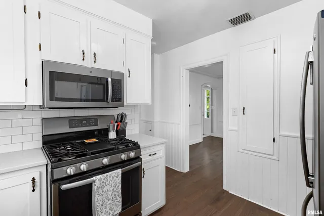 $185,000 | 136 East Oak Park Drive, Peoria, IL 61614