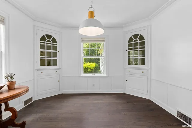 $185,000 | 136 East Oak Park Drive, Peoria, IL 61614