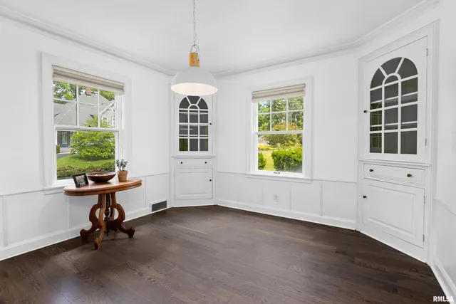 $185,000 | 136 East Oak Park Drive, Peoria, IL 61614