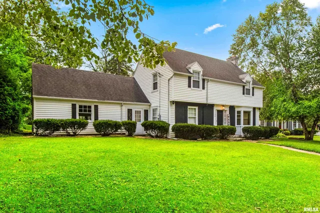 $185,000 | 136 East Oak Park Drive, Peoria, IL 61614