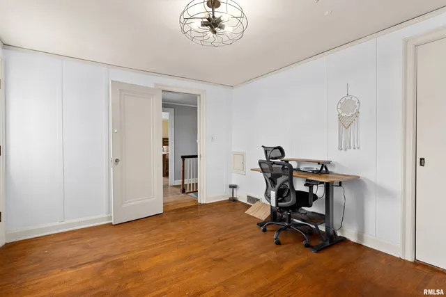 $185,000 | 136 East Oak Park Drive, Peoria, IL 61614