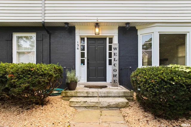 $185,000 | 136 East Oak Park Drive, Peoria, IL 61614