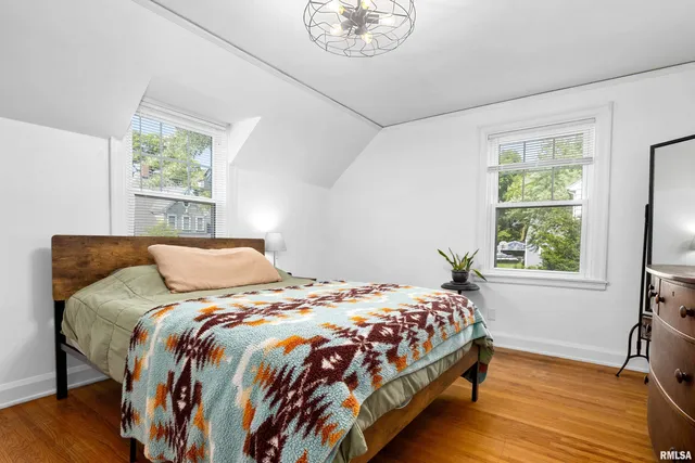 $185,000 | 136 East Oak Park Drive, Peoria, IL 61614