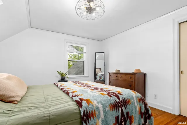 $185,000 | 136 East Oak Park Drive, Peoria, IL 61614