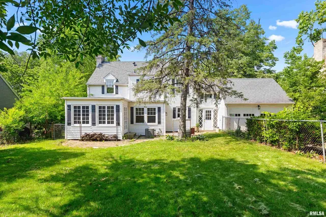 $185,000 | 136 East Oak Park Drive, Peoria, IL 61614