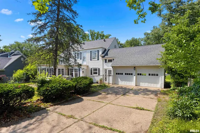 $185,000 | 136 East Oak Park Drive, Peoria, IL 61614