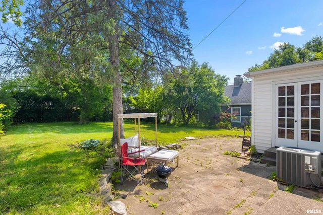 $185,000 | 136 East Oak Park Drive, Peoria, IL 61614