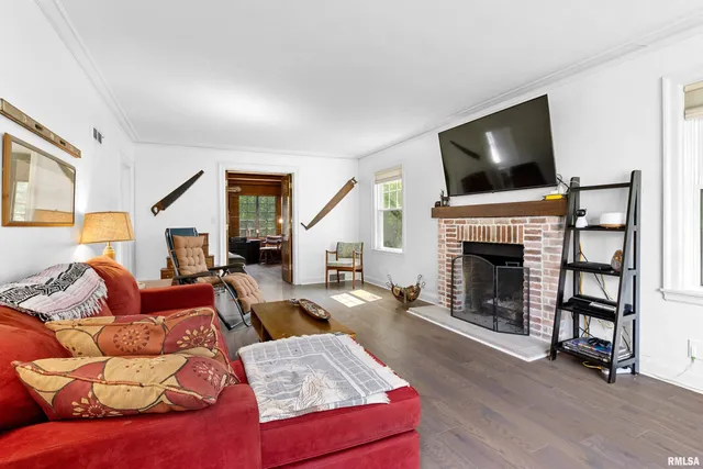 $185,000 | 136 East Oak Park Drive, Peoria, IL 61614