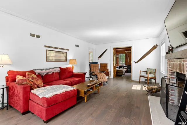 $185,000 | 136 East Oak Park Drive, Peoria, IL 61614